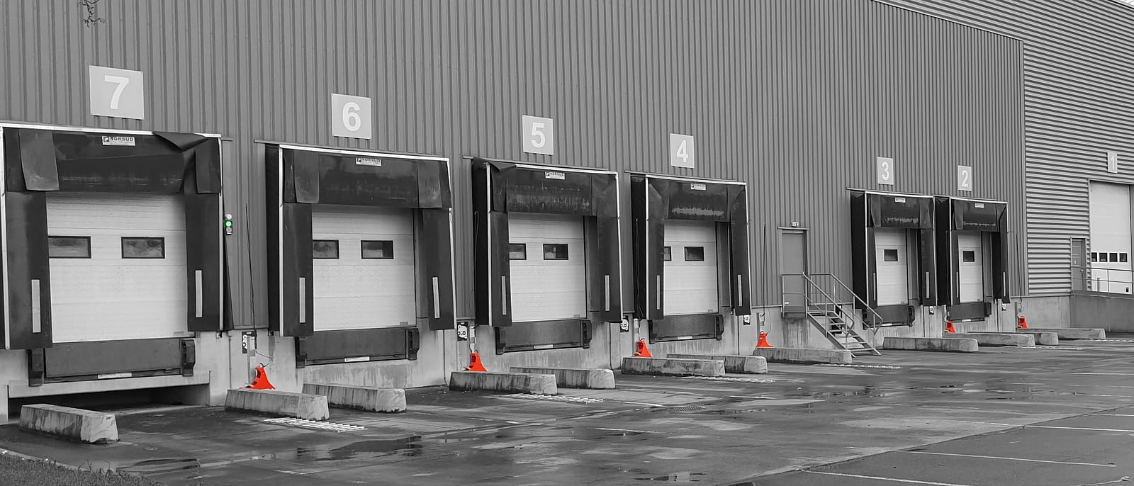 Loading dock equipped with POWERCHOCK 3